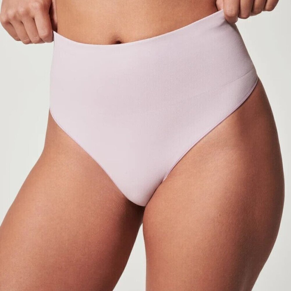 NEW SPANX‎ Medium Ecocare Seamless Shaping Thong In Light Orchid